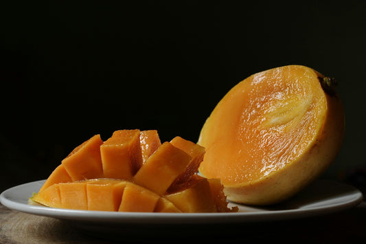 Czy kot może jeść mango? Sprawdź, czy to bezpieczne dla kota